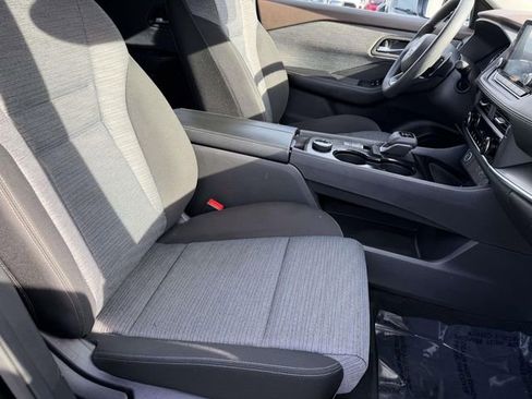 Used 2023 Nissan Rogue SV image 9