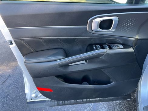 Used 2022 Kia Sorento SX image 19