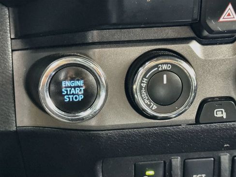 Used 2020 Toyota Tacoma TRD Off-Road w/ TRD Premium Off Road Package AWD/4WD image 32