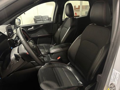 Used 2025 Ford Escape ST-Line FWD image 18
