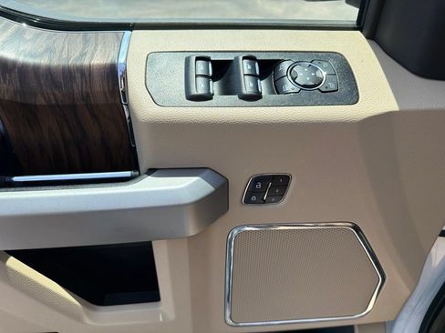 Used 2018 Ford F150 Lariat w/ Equipment Group 502A Luxury AWD/4WD image 14