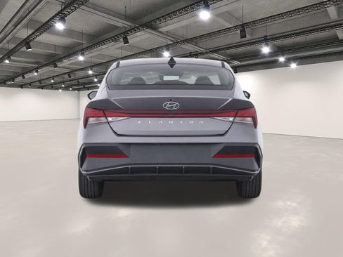 Used 2024 Hyundai Elantra SEL FWD image 7