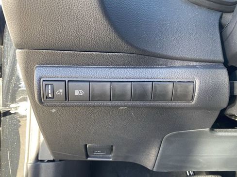 Used 2025 Toyota Corolla LE image 19