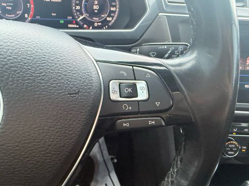 Used 2018 Volkswagen Tiguan SEL Premium image 16