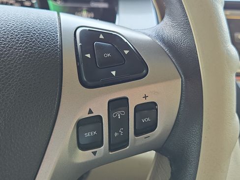 Used 2015 Ford Taurus SEL w/ Equipment Group 201A FWD image 22