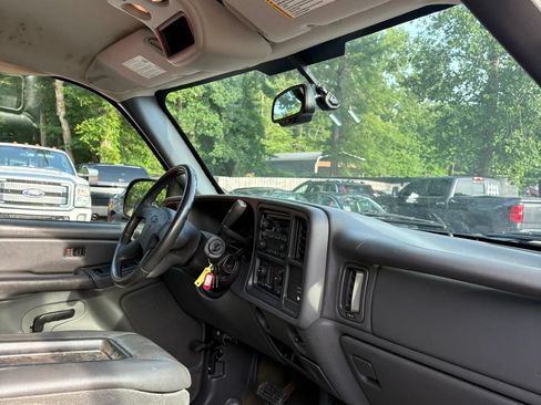 Used 2004 Chevrolet Silverado 1500 LS w/ Light Duty Power Package AWD/4WD image 24