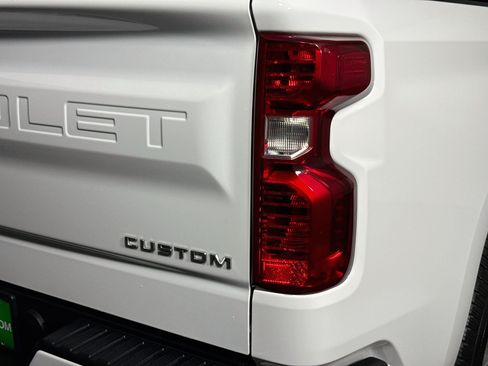 Used 2022 Chevrolet Silverado 1500 Custom RWD image 32
