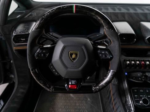 Used 2018 Lamborghini Huracan Performante image 16