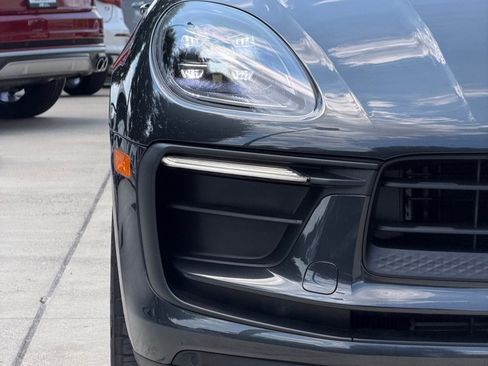 Used 2023 Porsche Macan AWD/4WD image 12