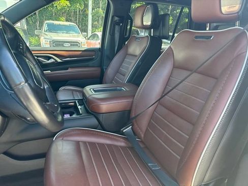 Used 2024 GMC Yukon Denali Ultimate AWD/4WD image 6