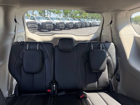 Used 2024 Chrysler Pacifica Touring-L FWD image 26