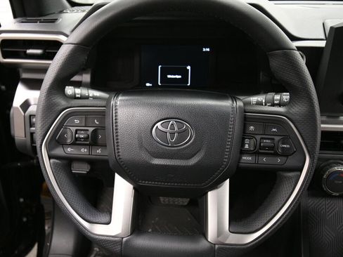Used 2025 Toyota 4Runner SR5 image 12