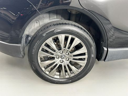 Used 2022 Toyota Venza XLE AWD/4WD image 11