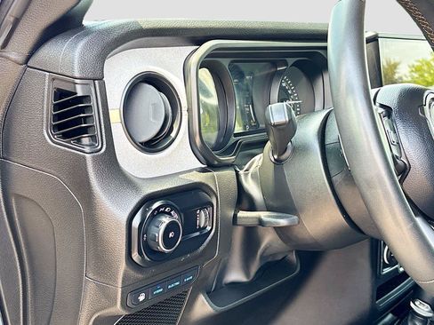 Used 2024 Jeep Wrangler Unlimited AWD/4WD image 11