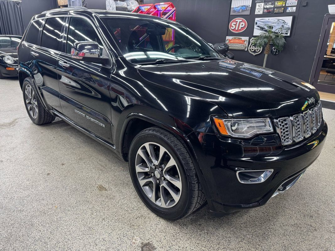 Used 2017 Jeep Grand Cherokee Overland AWD/4WD image 7