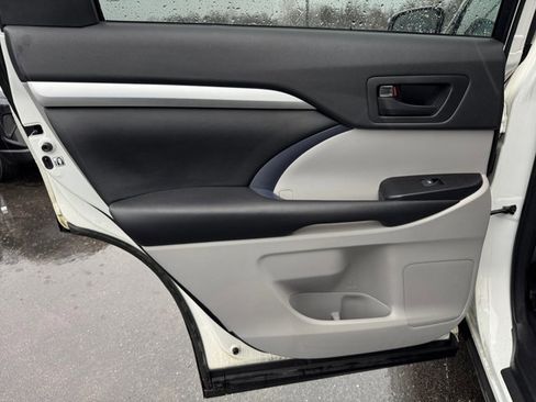 Used 2018 Toyota Highlander Plus image 27