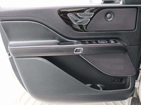 Used 2022 Lincoln Aviator Reserve image 47