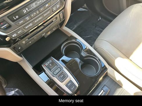 Used 2020 Honda Pilot Touring image 15