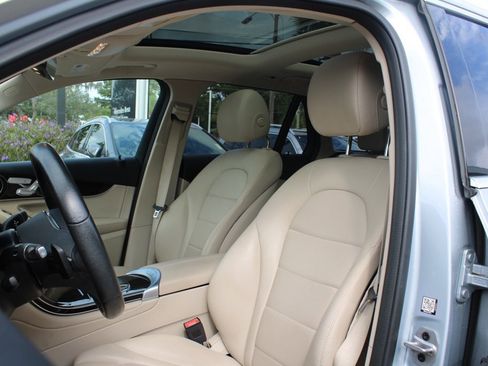 Certified 2022 Mercedes-Benz GLC 300 w/ Premium Package Lite image 5