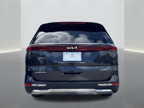 Used 2023 Kia Carnival SX image 6