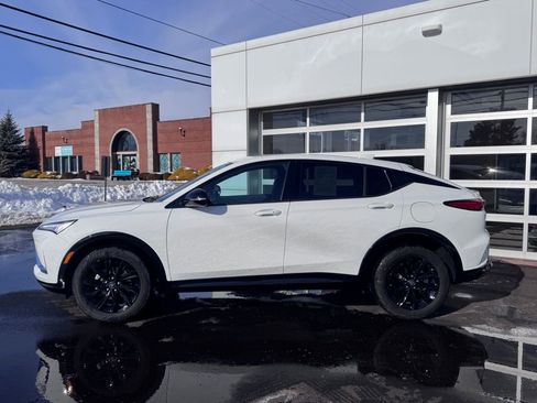 Used 2024 Buick Envista Sport Touring w/ Convenience I Package image 2