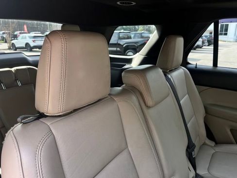 Used 2013 Ford Explorer XLT image 19