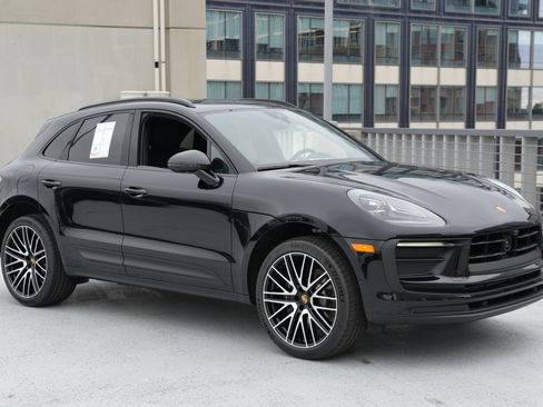 Certified 2026 Porsche Macan AWD/4WD image 9