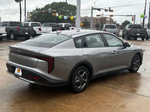 Used 2025 Kia K4 LXS image 6