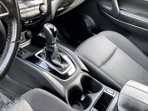 Used 2019 Nissan Rogue SV w/ Premium Package FWD image 10
