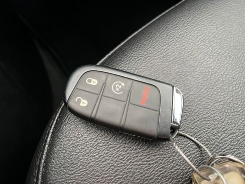 Used 2025 Jeep Compass Limited image 21