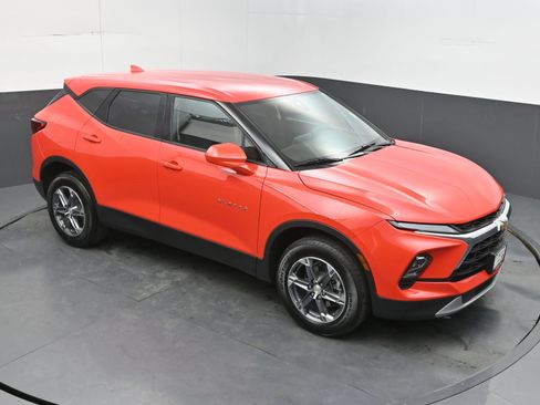 Used 2025 Chevrolet Blazer LT AWD/4WD image 31