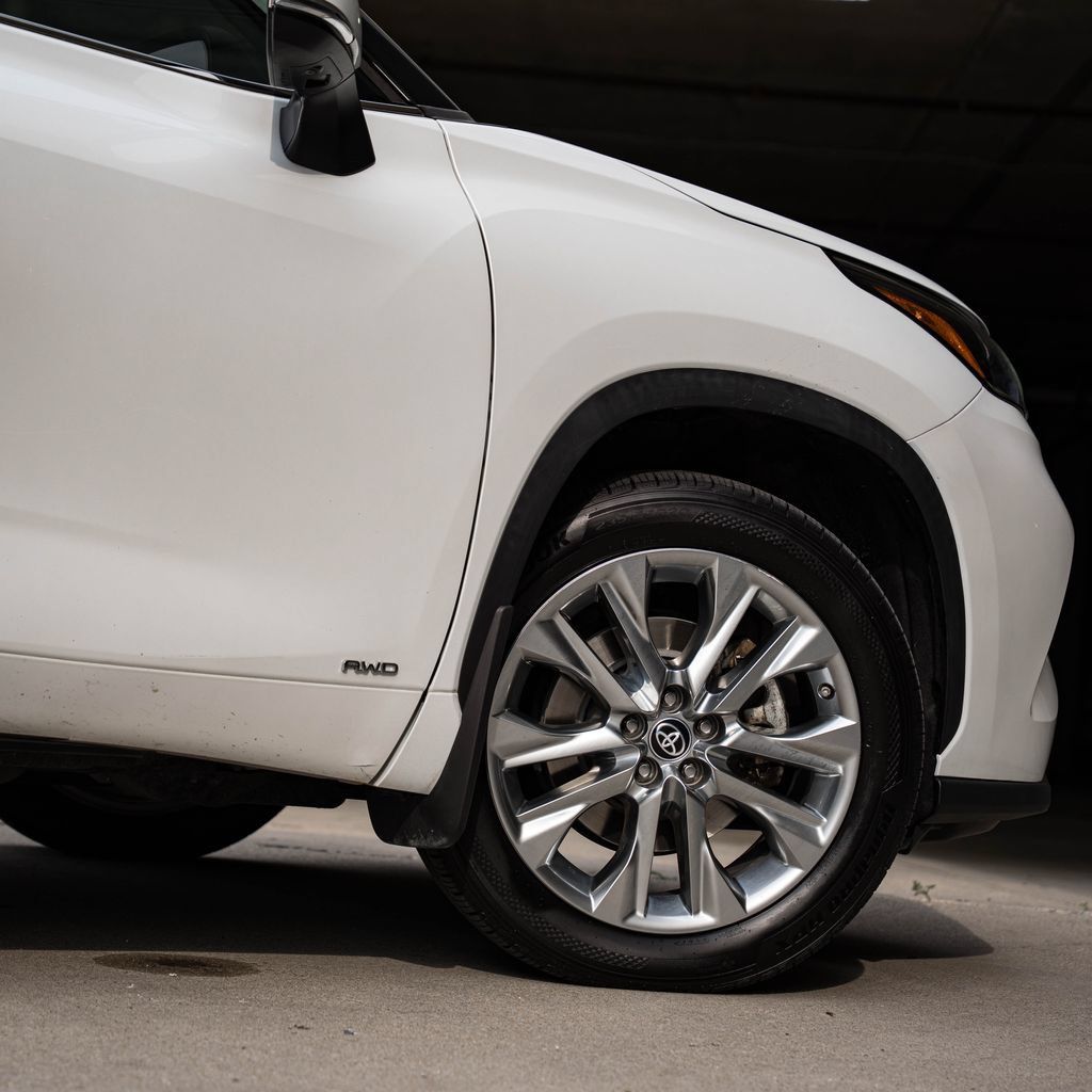 Used 2022 Toyota Highlander Limited AWD/4WD image 7
