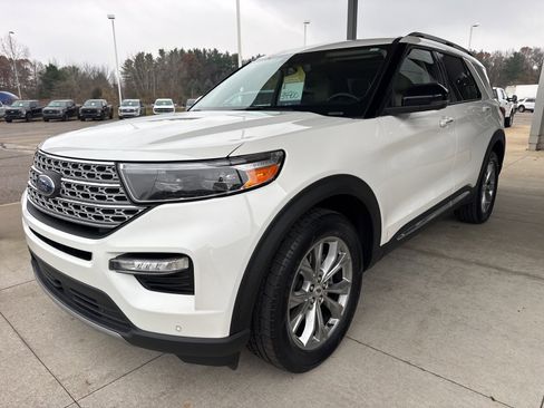 Certified 2023 Ford Explorer Limited w/ Limited Technology Package image 3