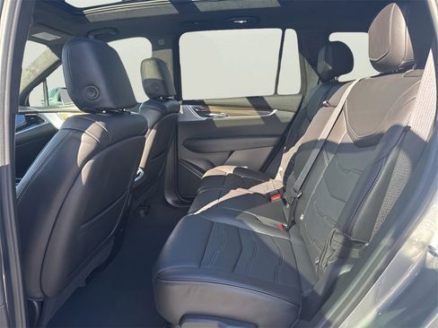 Certified 2025 Cadillac XT6 Premium Luxury w/ Platinum Package image 18