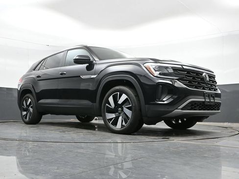 Used 2024 Volkswagen Atlas Cross Sport SE AWD/4WD image 42