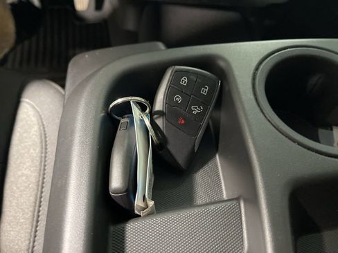 Used 2025 GMC Sierra 1500 SLE image 39