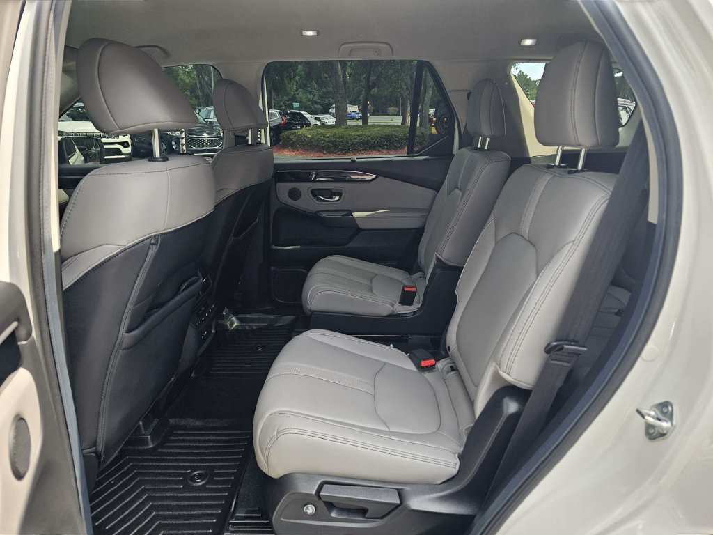 Used 2025 Honda Pilot EX-L image 13