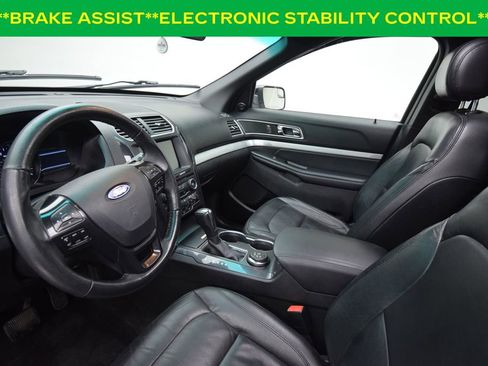 Used 2017 Ford Explorer XLT w/ Equipment Group 202A image 9