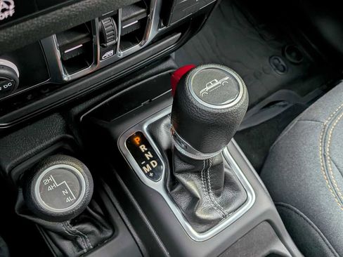 Used 2024 Jeep Gladiator Sport image 26