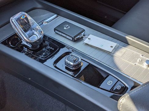 Certified 2024 Volvo XC60 T8 Polestar AWD/4WD image 19