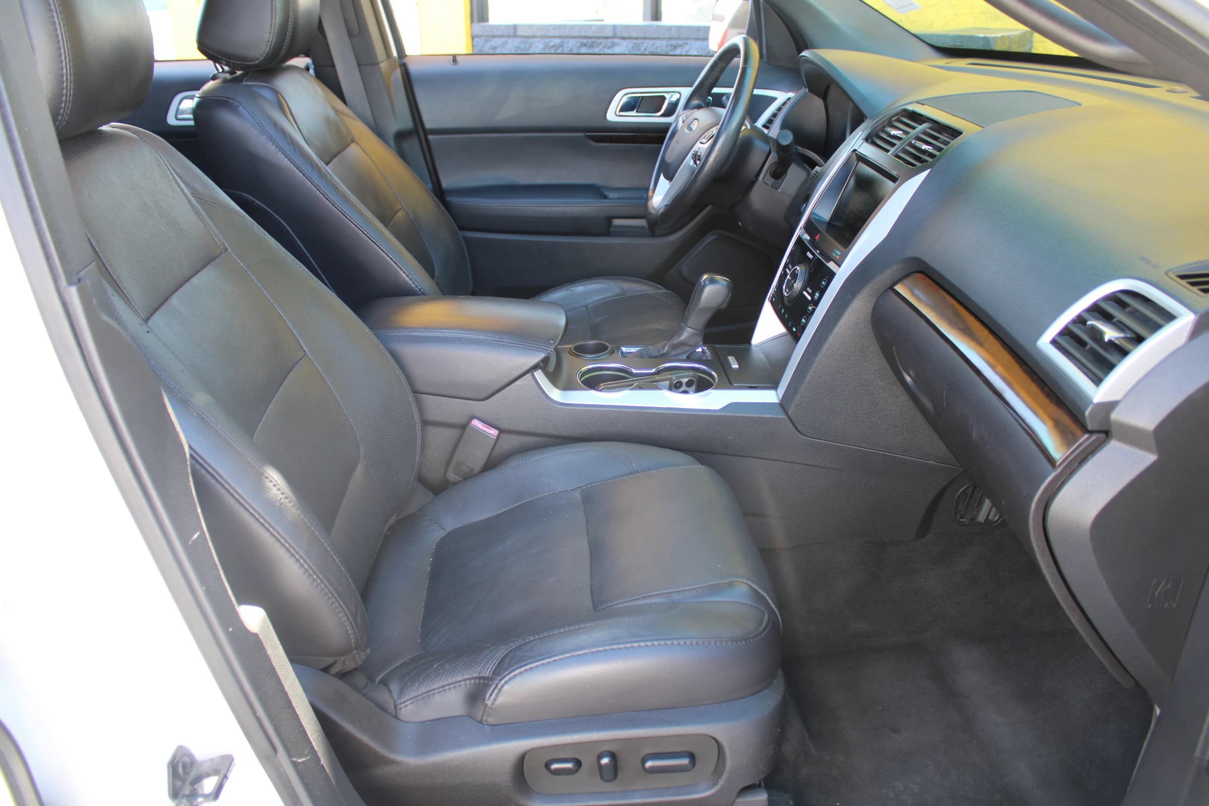 Used 2015 Ford Explorer Limited w/ Equipment Group 301A FWD image 11