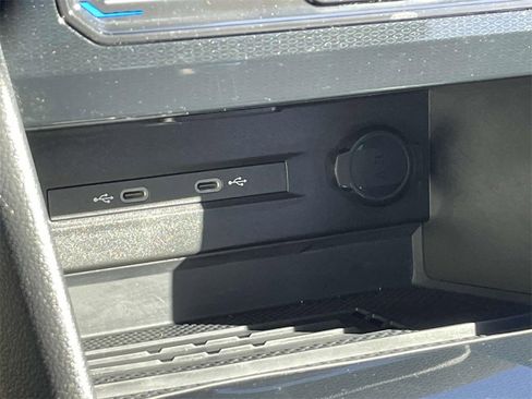 Used 2025 Volkswagen Taos SE image 23