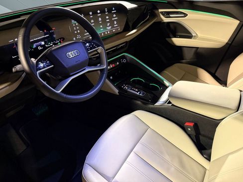 Certified 2025 Audi Q5 Premium w/ Convenience Package image 4