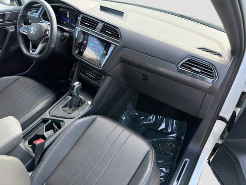 Used 2023 Volkswagen Tiguan SE R-Line image 13