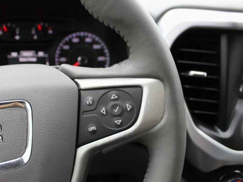 Used 2017 GMC Acadia SLE FWD image 16