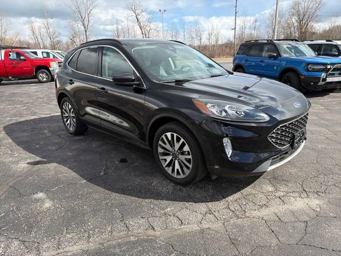 Used 2022 Ford Escape Titanium image 10