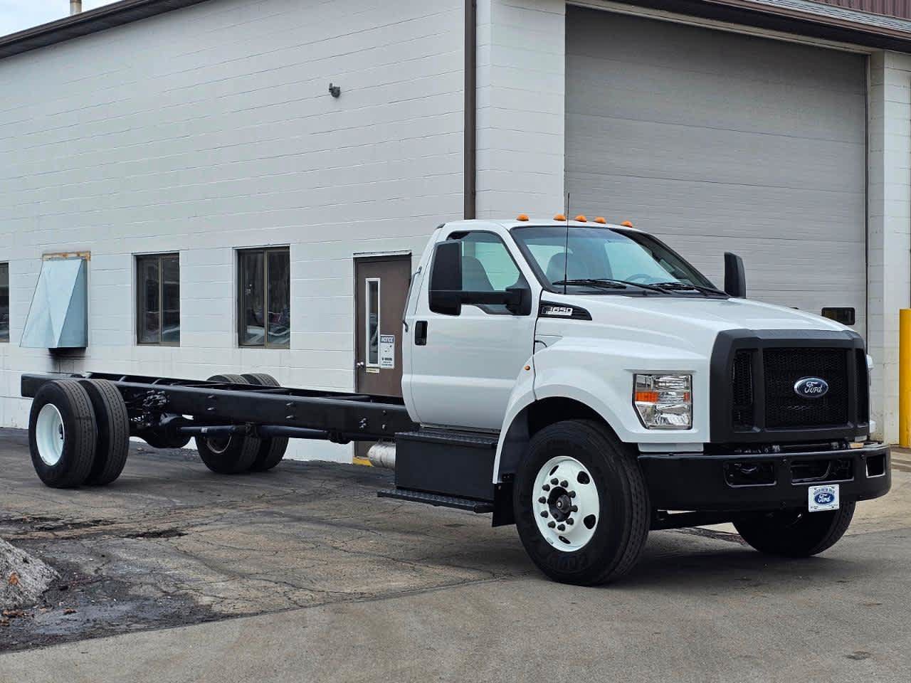 Used 2023 Ford F650 2WD Regular Cab Super Duty image 3