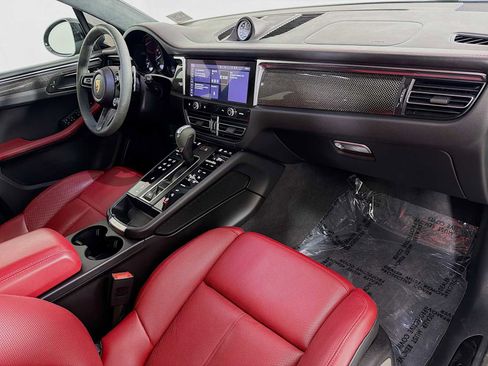 Used 2024 Porsche Macan GTS image 28