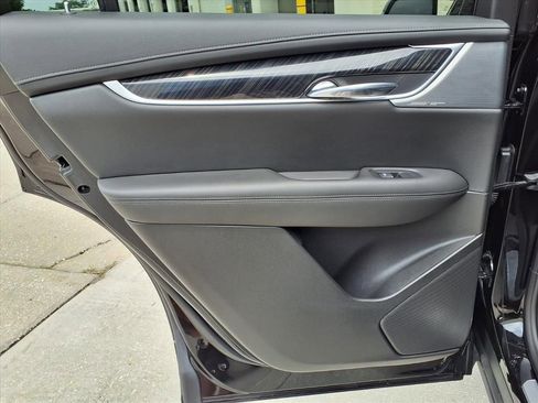 Used 2025 Cadillac XT6 Premium Luxury FWD image 17