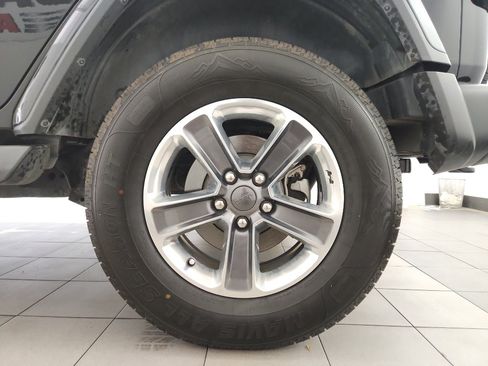 Used 2019 Jeep Wrangler Unlimited Sahara image 36